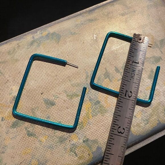 Vintage 1980s Green Abstract Square New Wave Wire Earrings - Picture 3 of 4